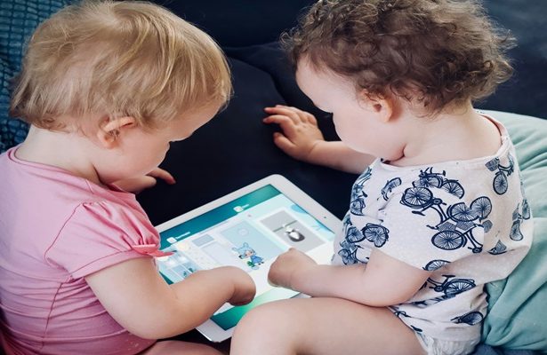 the-ultimate-guide:-10-must-have-technological-tools-for-your-child's-education