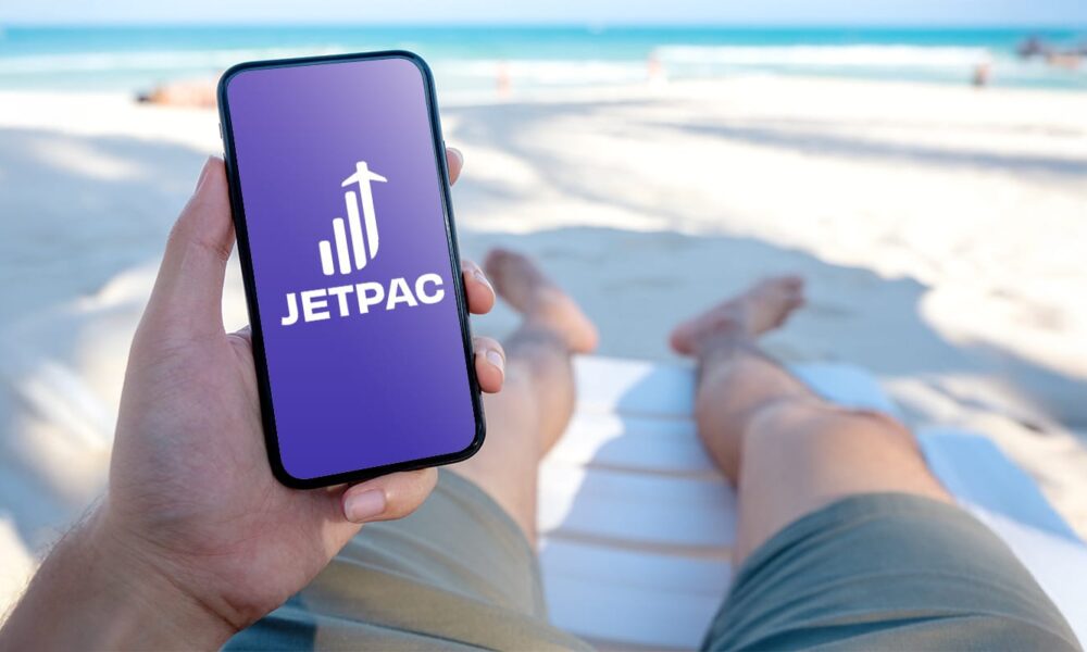 how-to-save-big-on-data-while-traveling-in-the-uk-with-jetpac-esim
