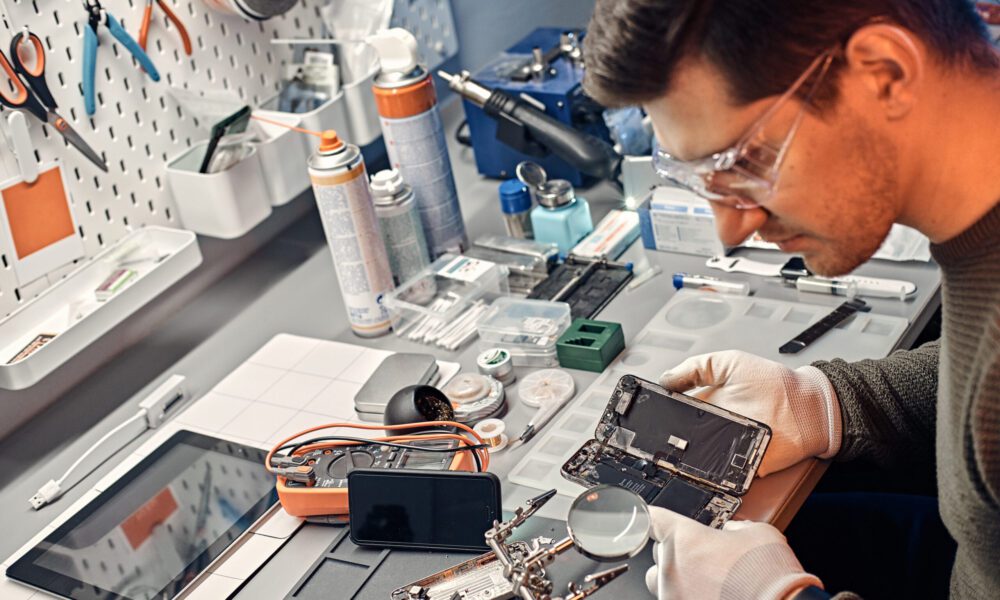 the-ultimate-guide-to-mobile-phone-repair-tools:-boost-your-business-with-quality-equipment